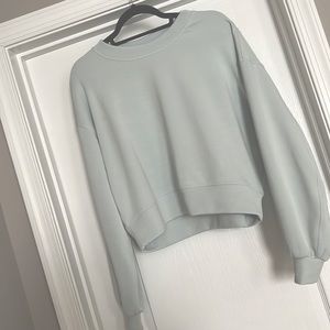 LULULEMON Perfectly Oversized Cropped Crew
Softstreme